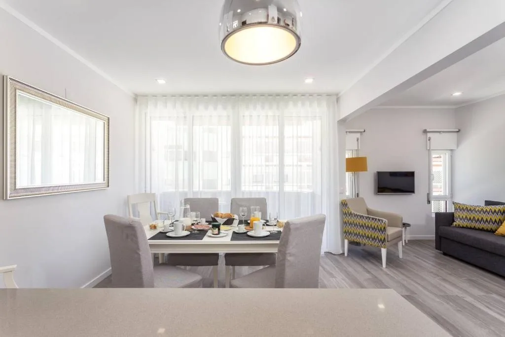 Luxury Beach Apartment — interior 4
